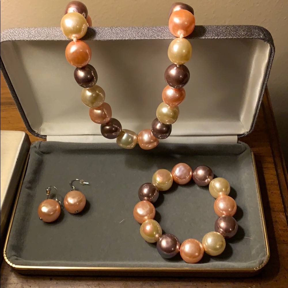 Necklace bracelet and earrings set